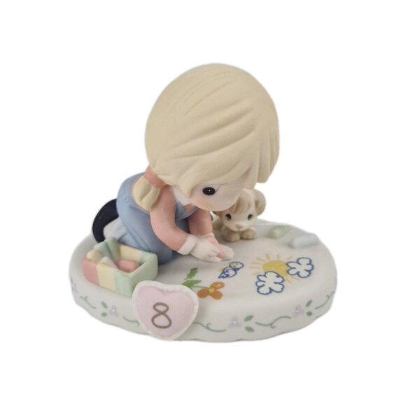 Precious Moments 154035 Growing In Grace Age 8 Share The Gift Of Love Figure - Picture 1 of 6